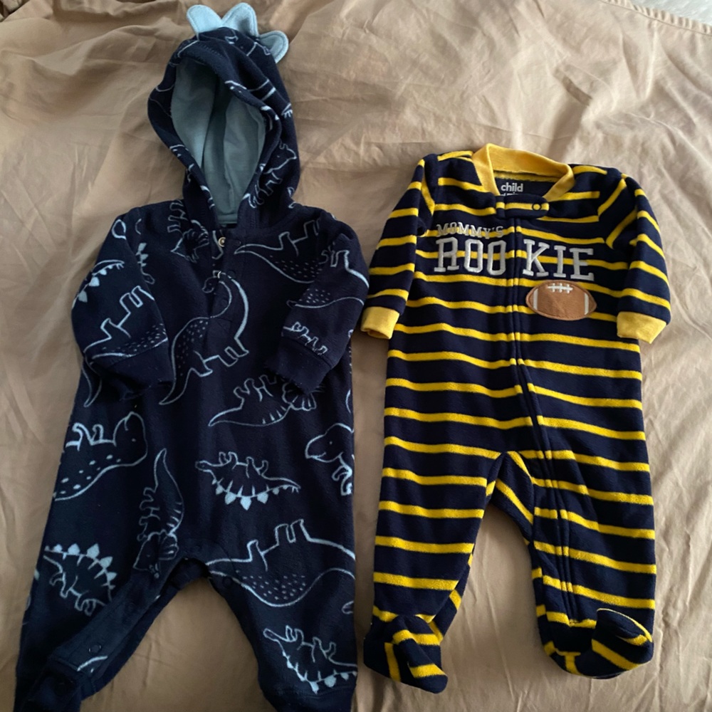 Carter’s fleece sleep n plays 3m